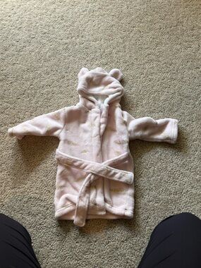 🩷 6 for $20 🩷 Lolli Plush Hooded Baby Robe in Pale Pink with Gold Accent